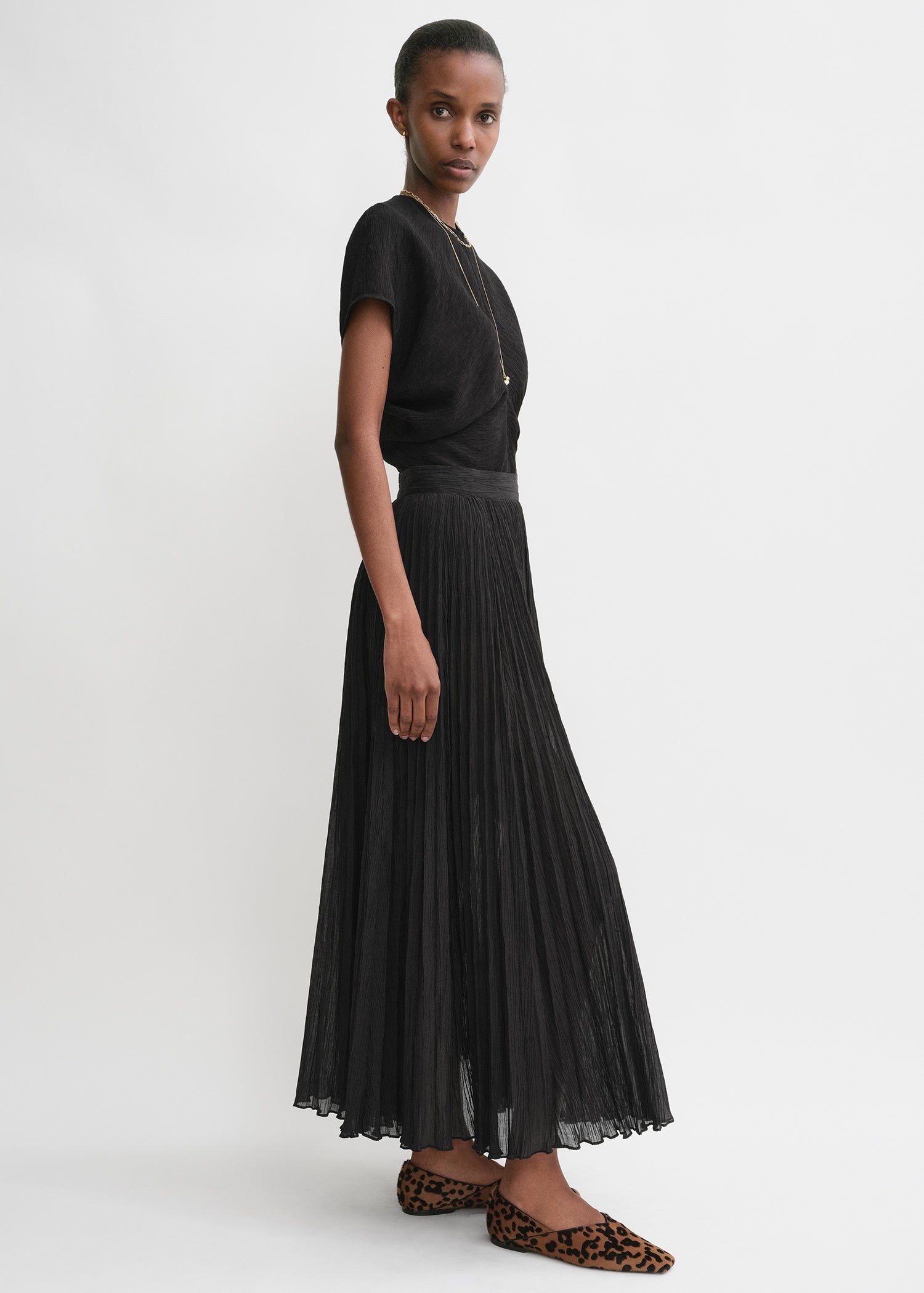 Crinkled plissé skirt black