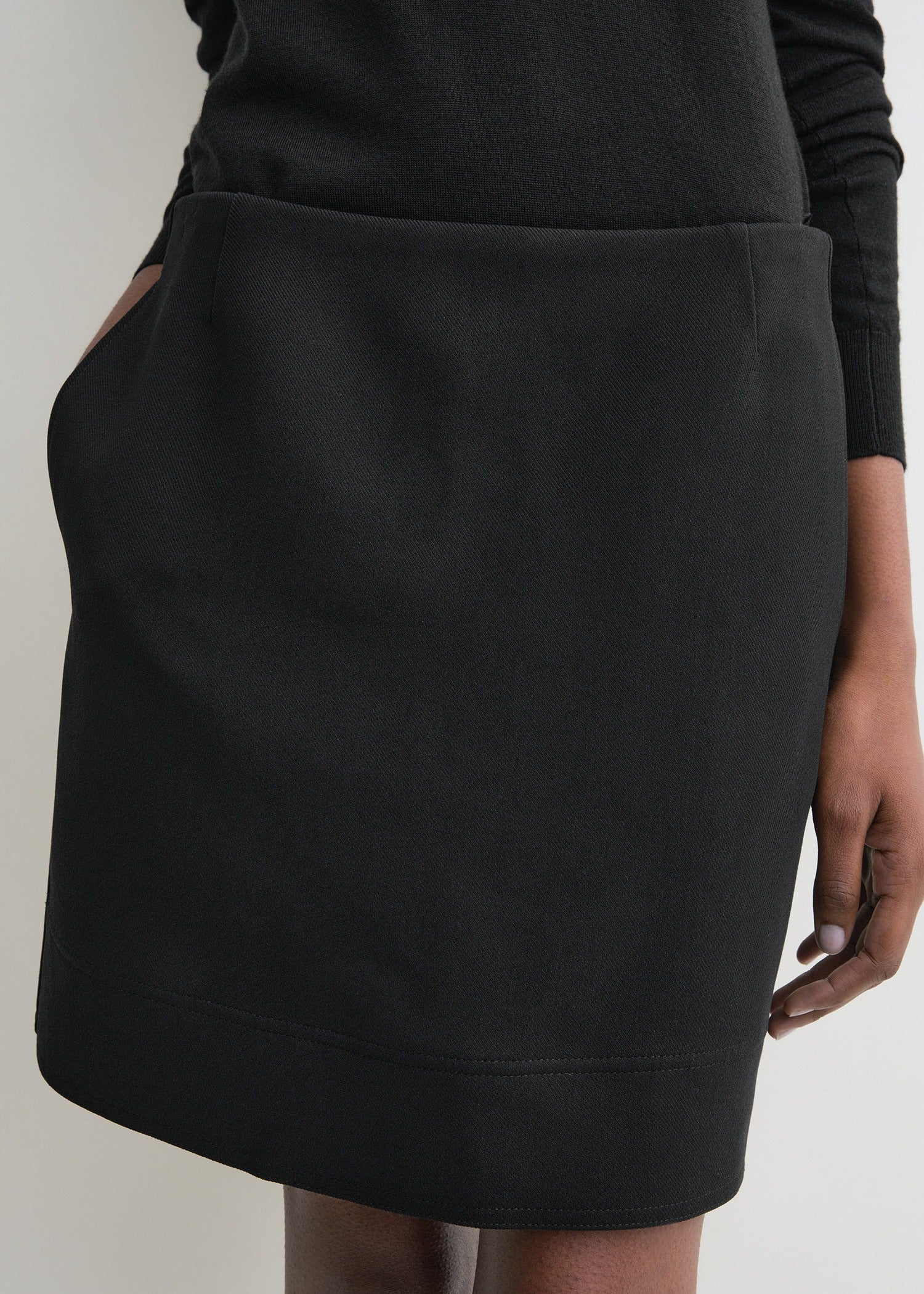 Crepe mini skirt black
