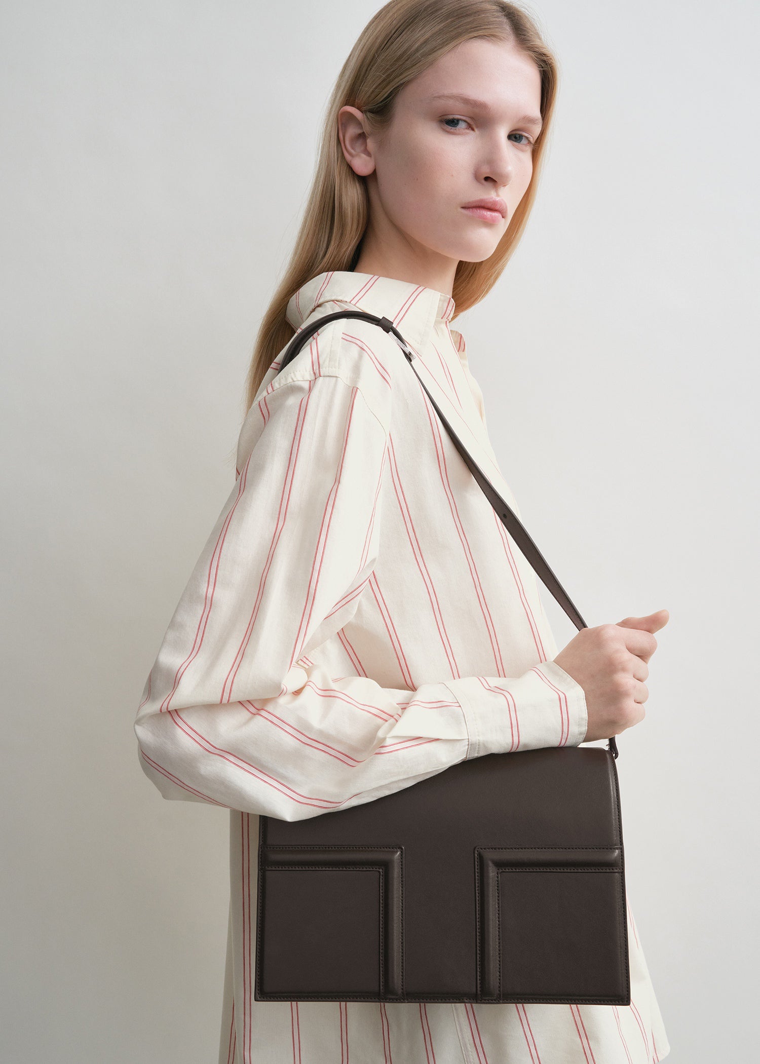 T-Flap leather bag coffee