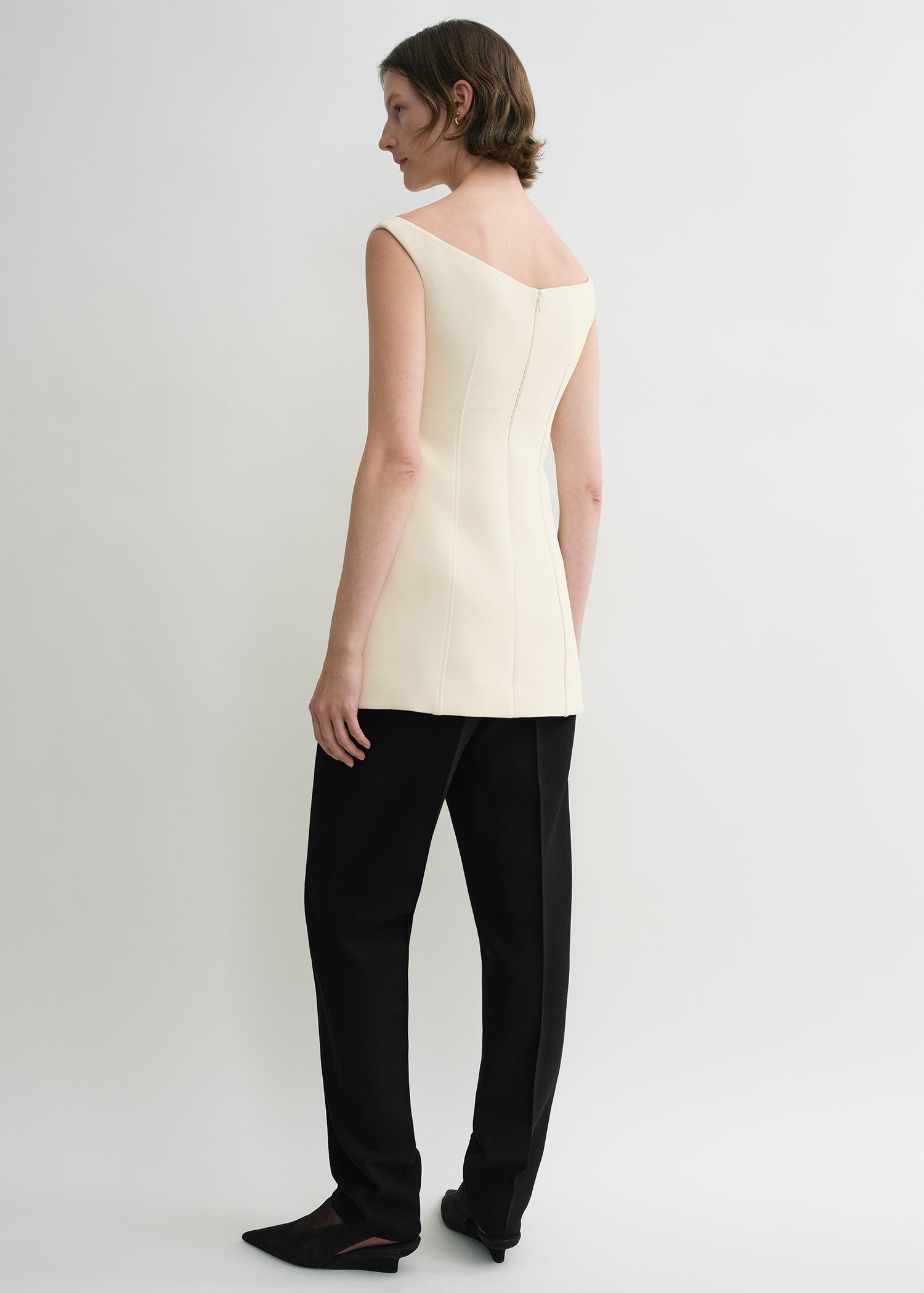 Curved off-shoulder top eggnog