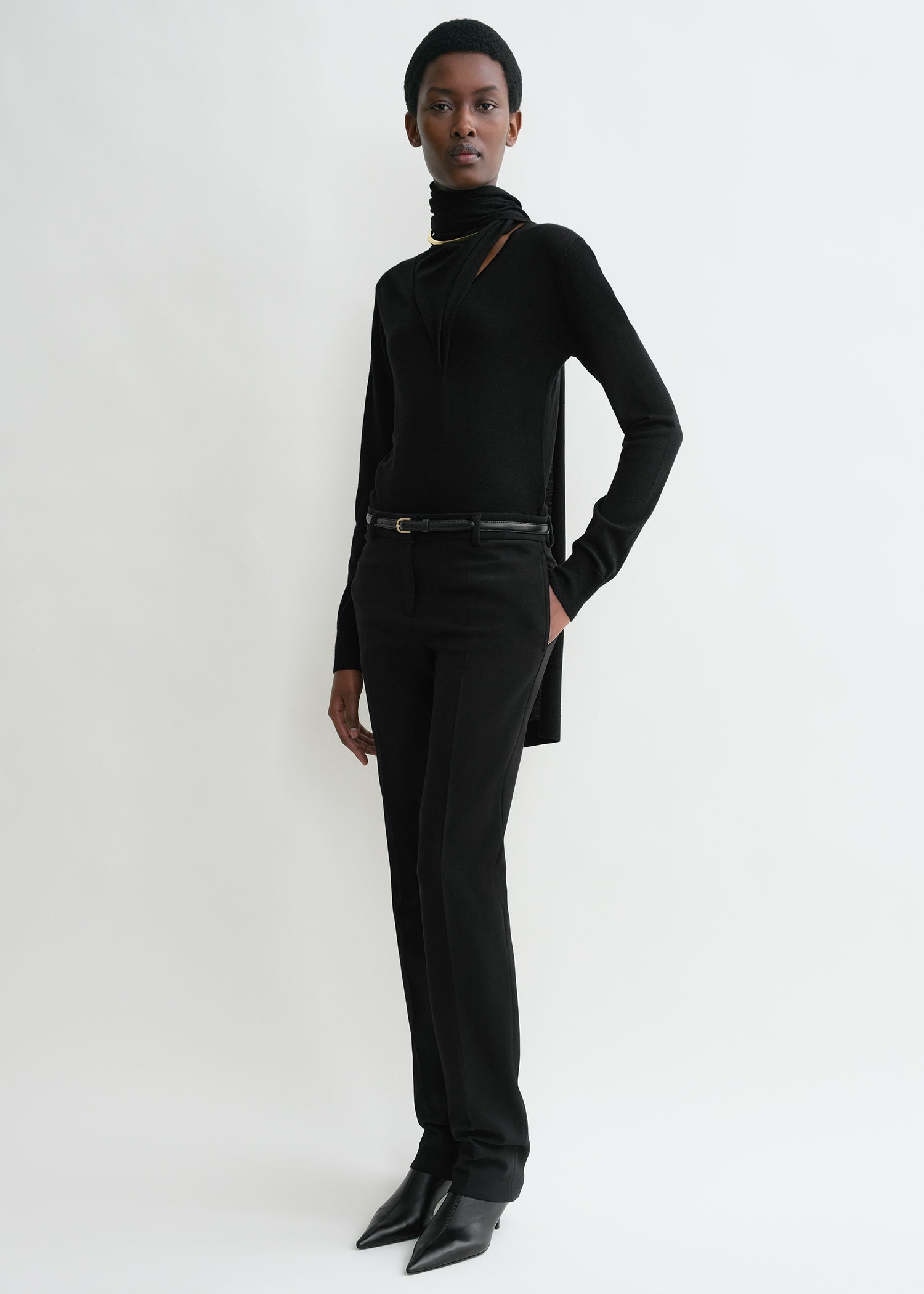 Low-waist slim trousers black