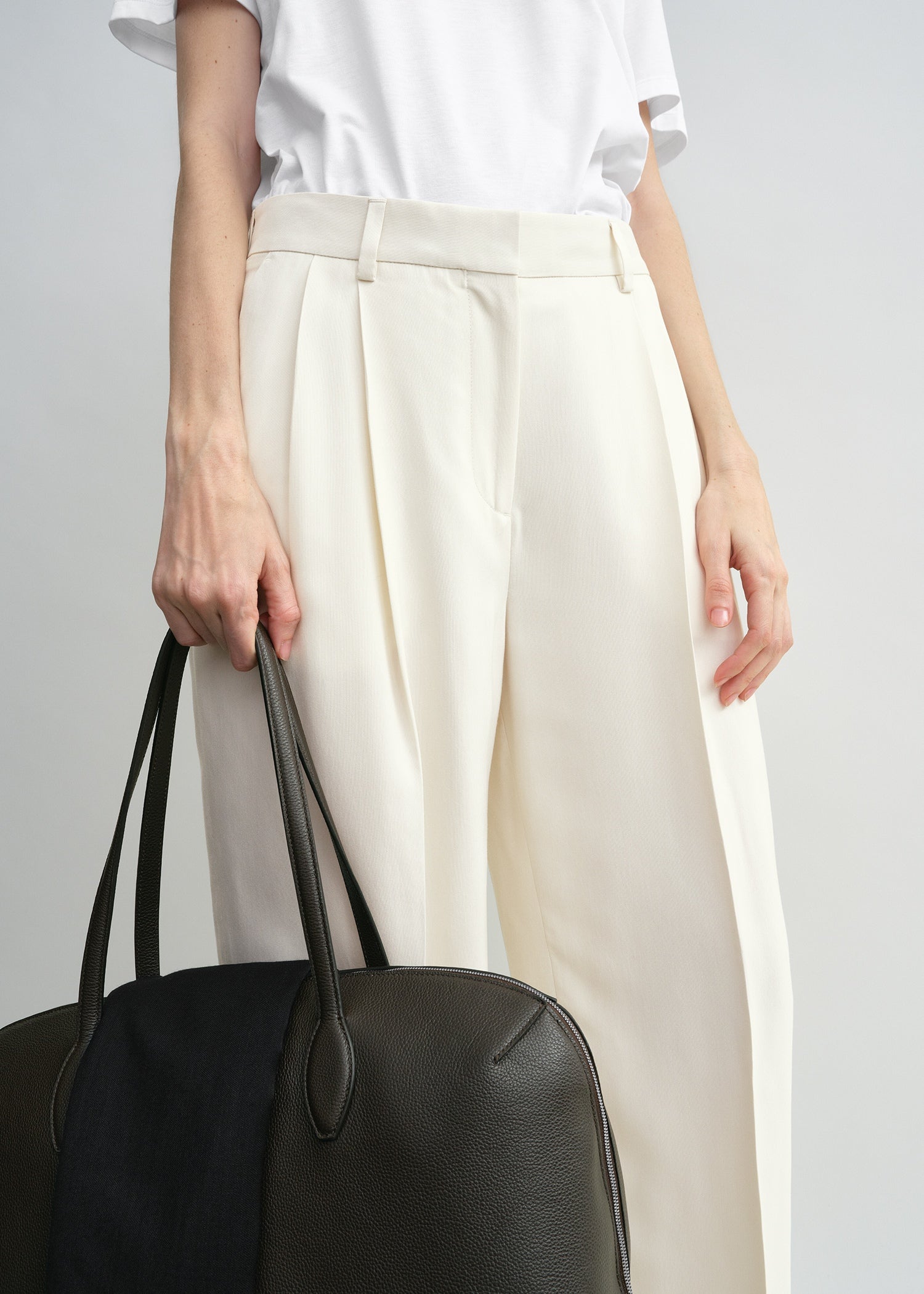 Double-pleat fluid trousers ecru