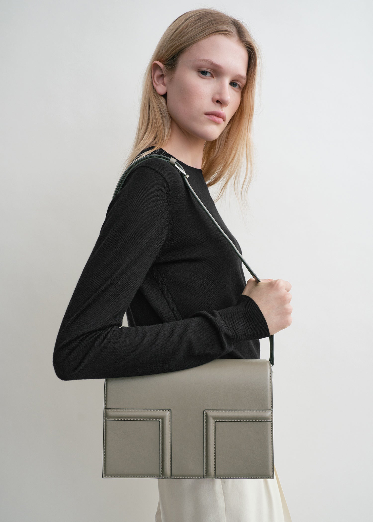 T-Flap leather bag taupe