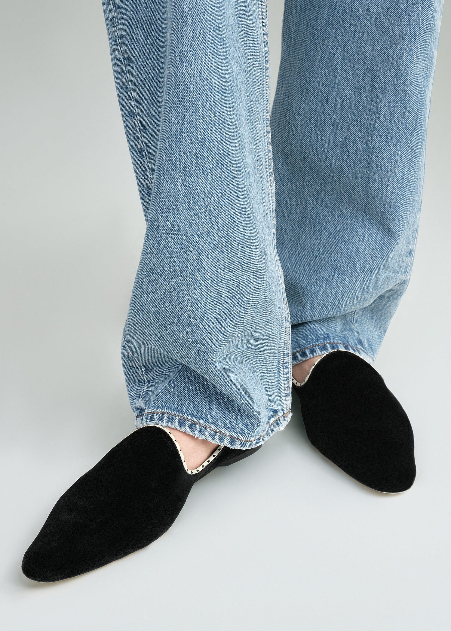 Velvet venetian slippers black