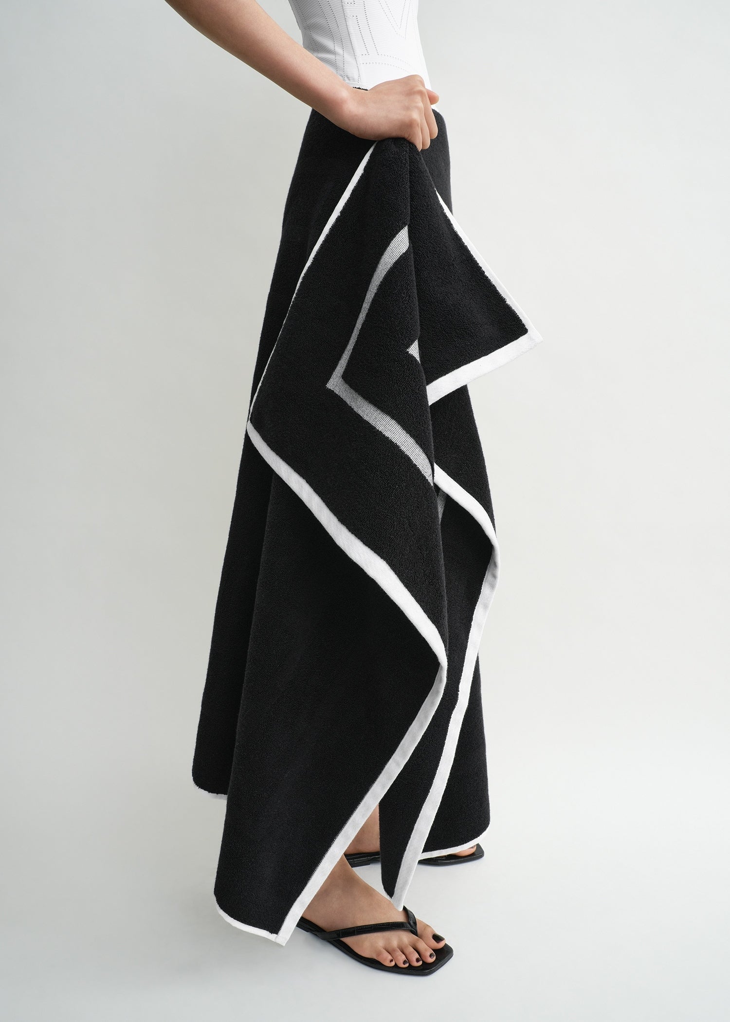 Monogram beach towel black/tofu