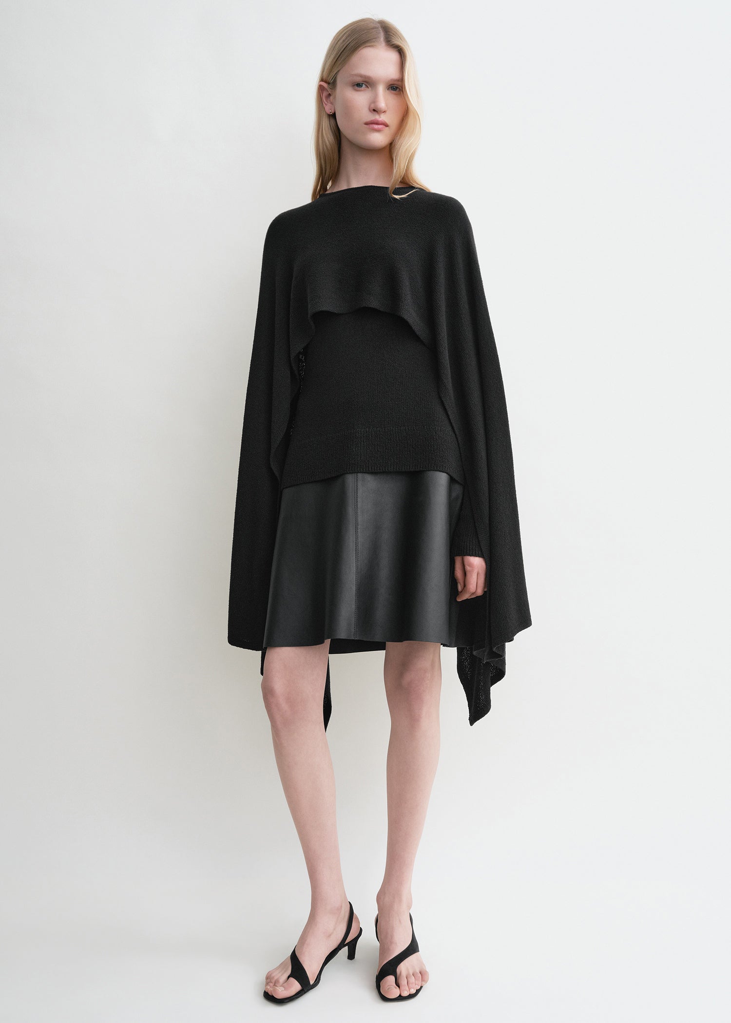 Cape knit black