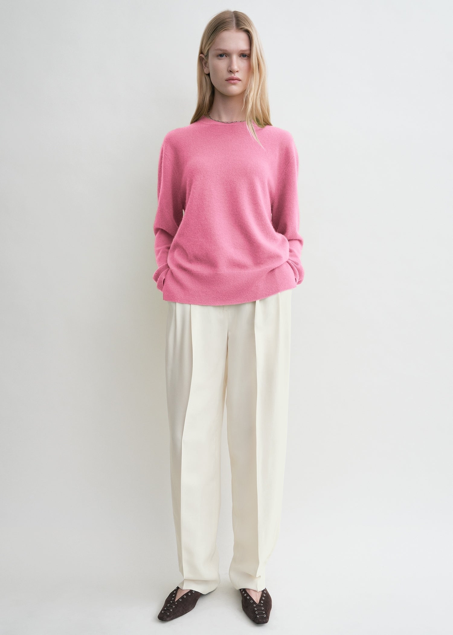 Crew-neck cashmere knit hot pink