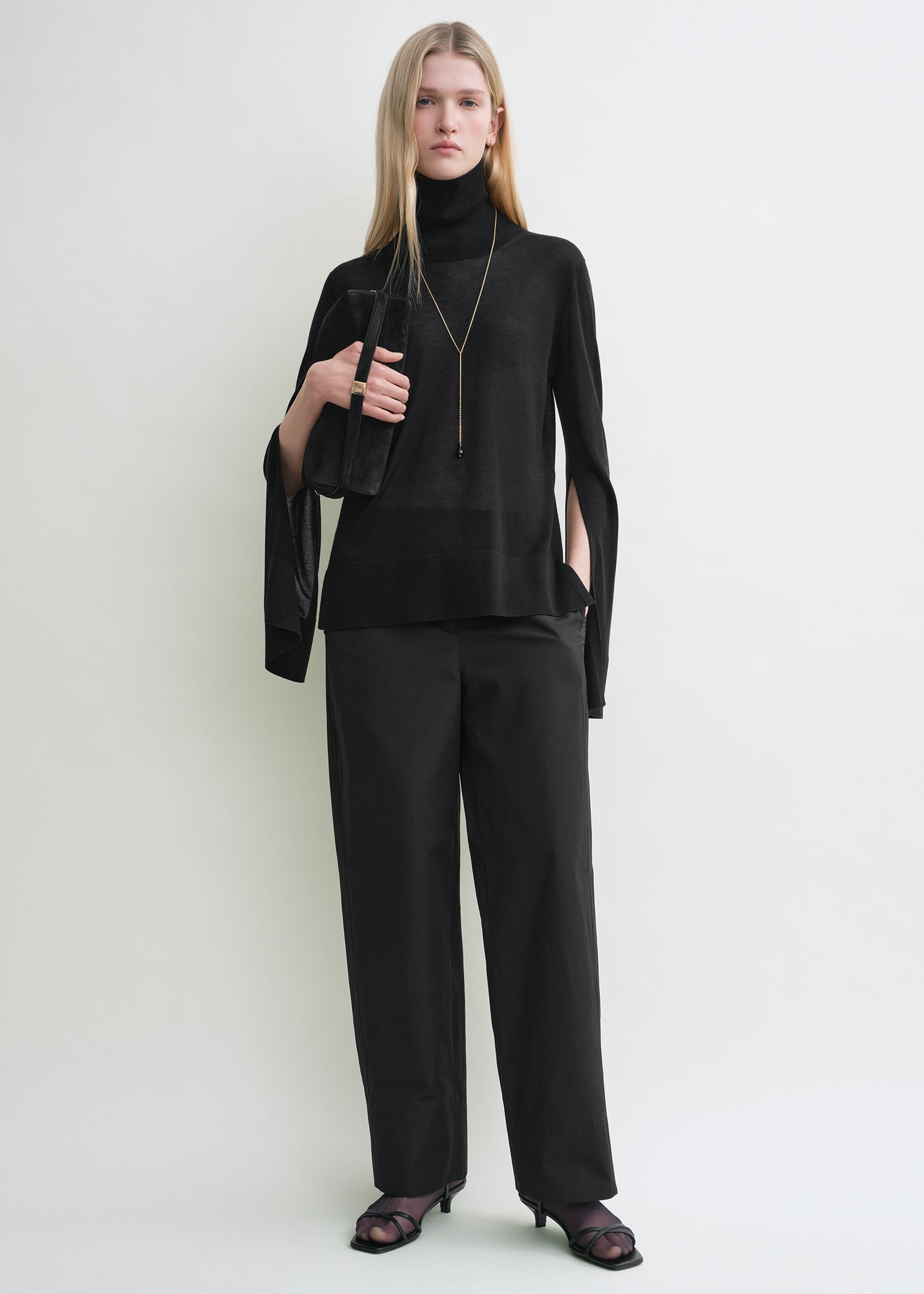 Slit sleeve turtleneck black