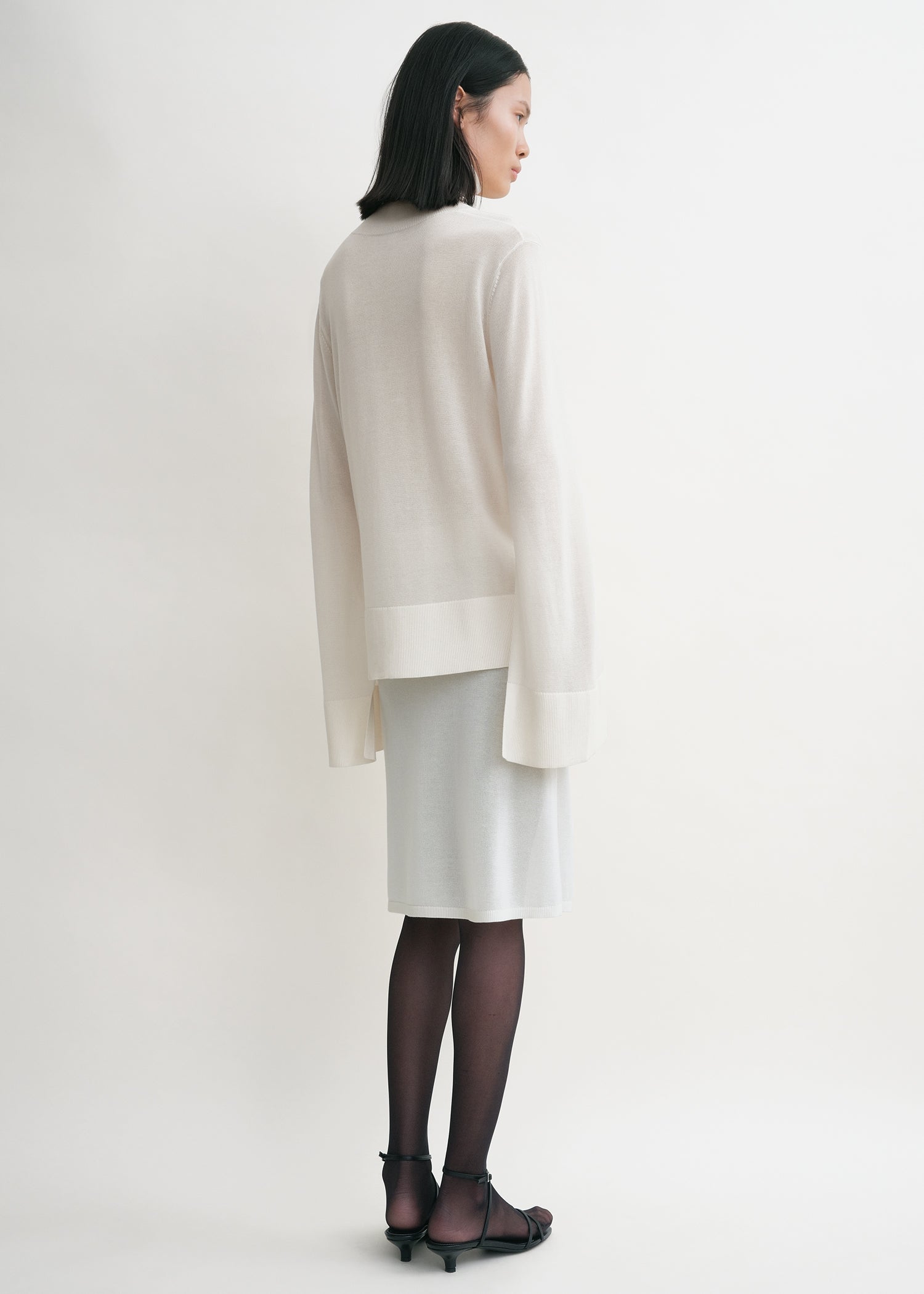 Slit sleeve turtleneck white