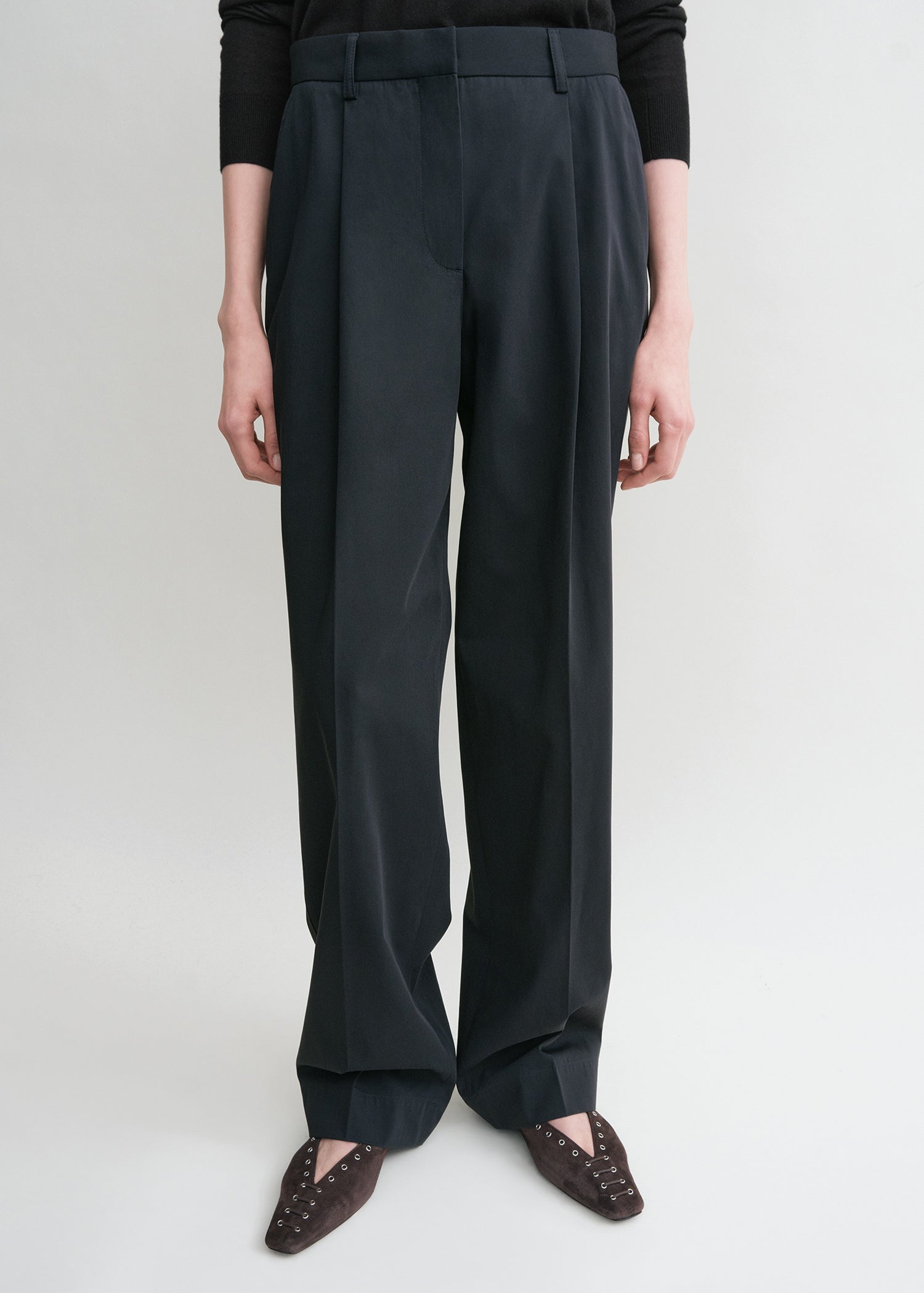 Slanted pocket trousers nightfall