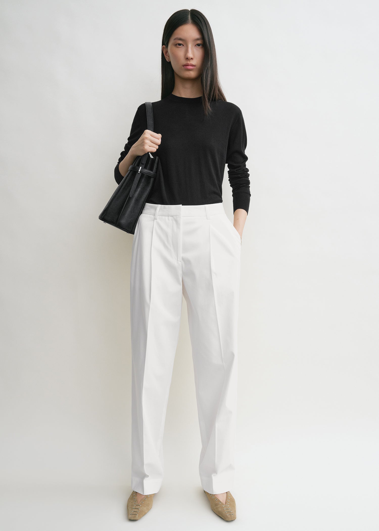 Slanted pocket trousers white