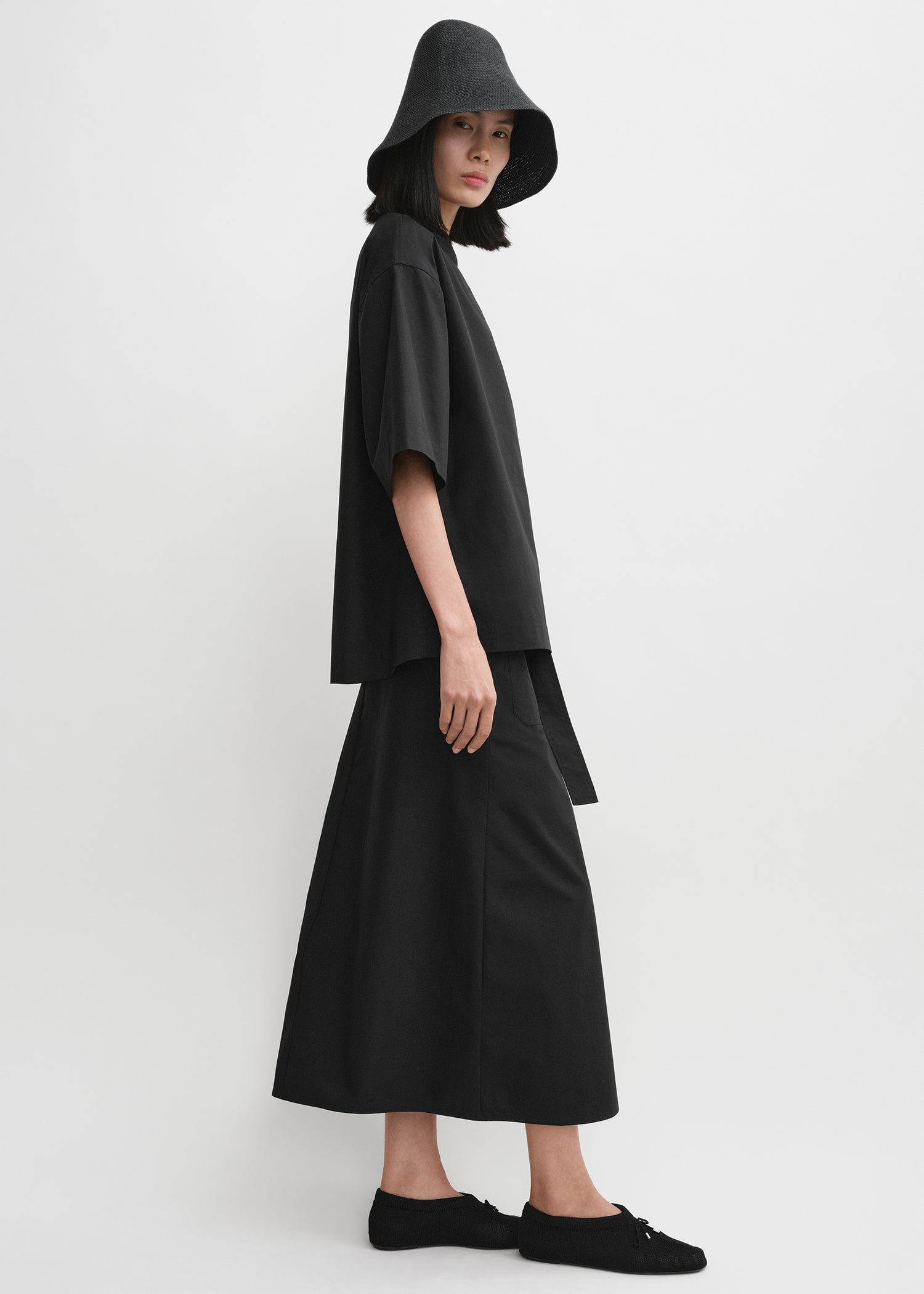 Dart-neck cotton top black