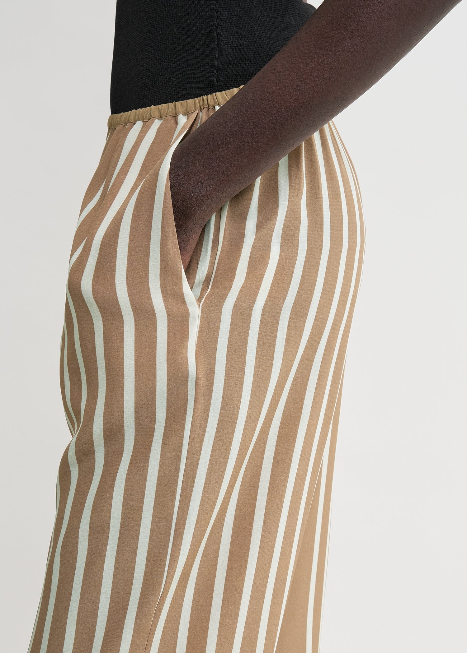 Monogram silk slacks camel/white
